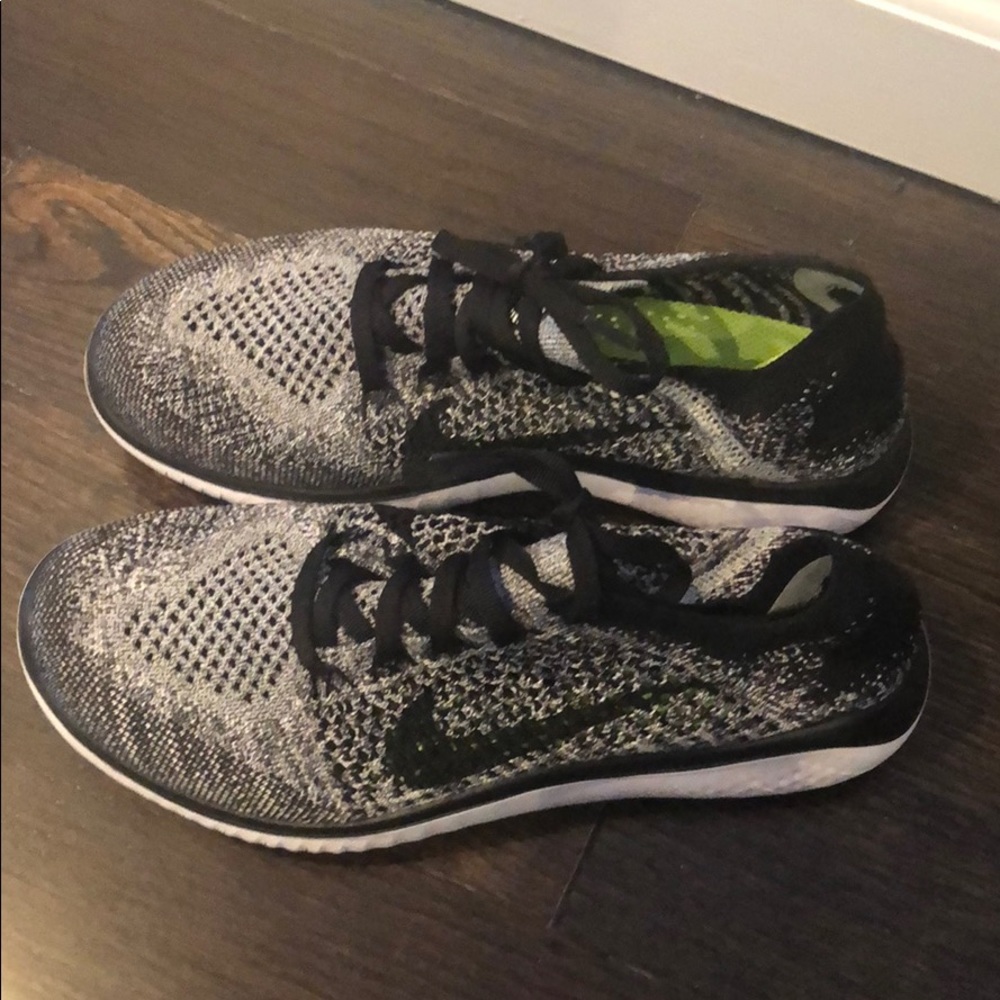 Nike sneakers Worn once. Size 7 .